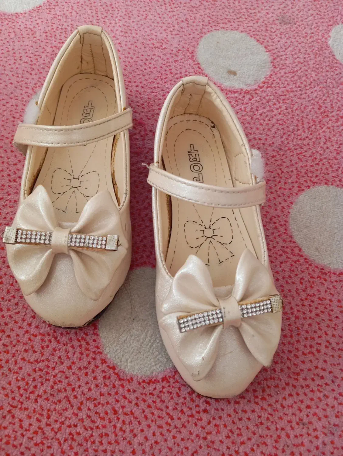 کتونی و کفش بچه|کفش و لباس بچه|رباط‌کریم, مسکن مهر آبشناسان|دیوار