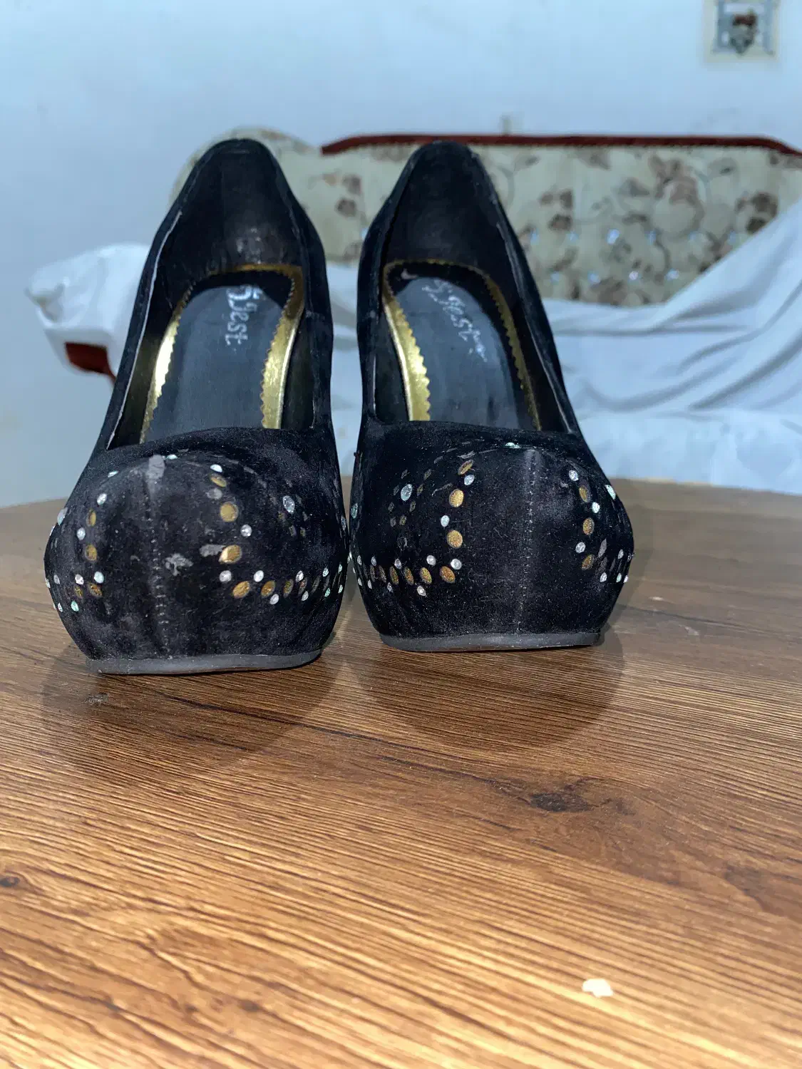 پاشنه بلند و بوت زنانه|کیف، کفش، کمربند|بومهن, |دیوار