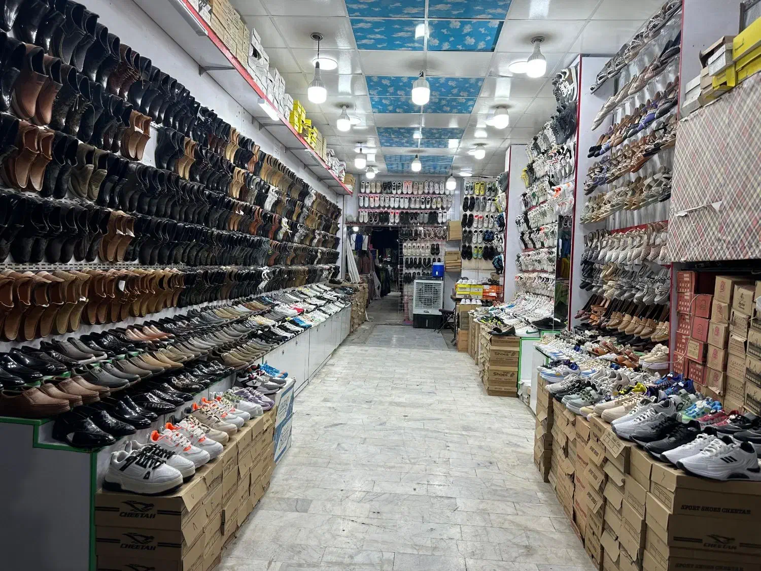 واگذاری کفش شاهرخ|اجارهٔ مغازه و غرفه|زاهدان, |دیوار