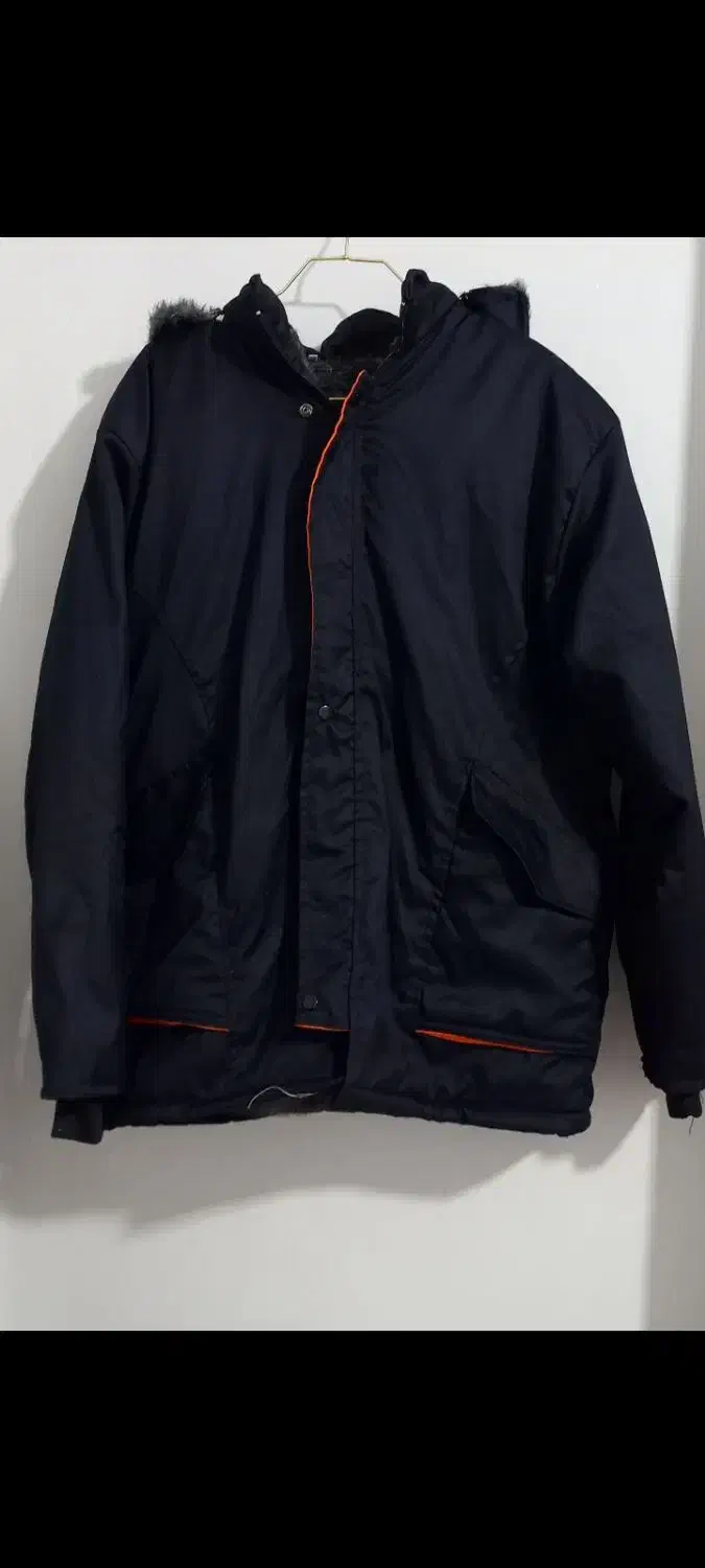 کاپشن نو|لباس|آباده, |دیوار