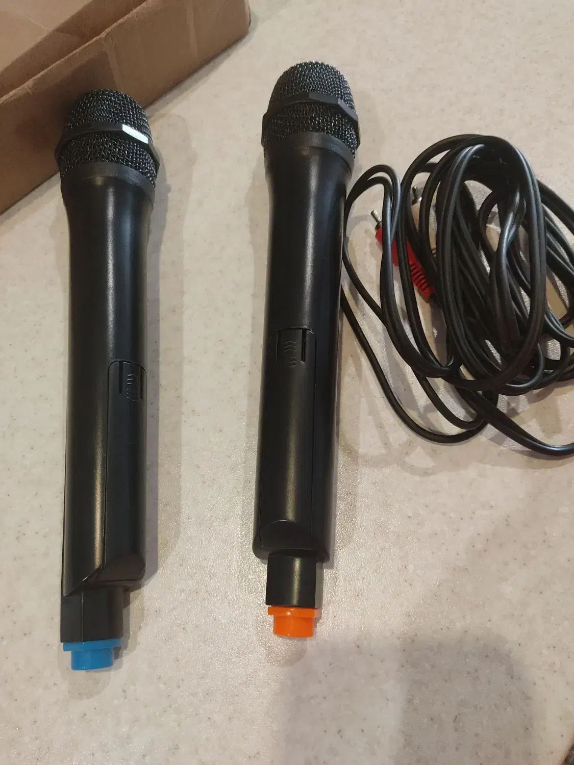 دوعدد میکروفن نو هستن|صوتی و تصویری|رودهن, |دیوار