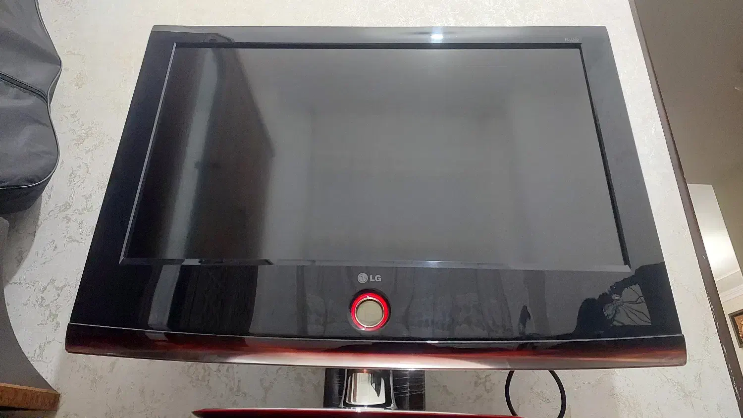 تلویزیون ال جی ۳۲ اینچ با میز تلویزیون|تلویزیون و پروژکتور|اسلامشهر, شهرک مهدیه|دیوار