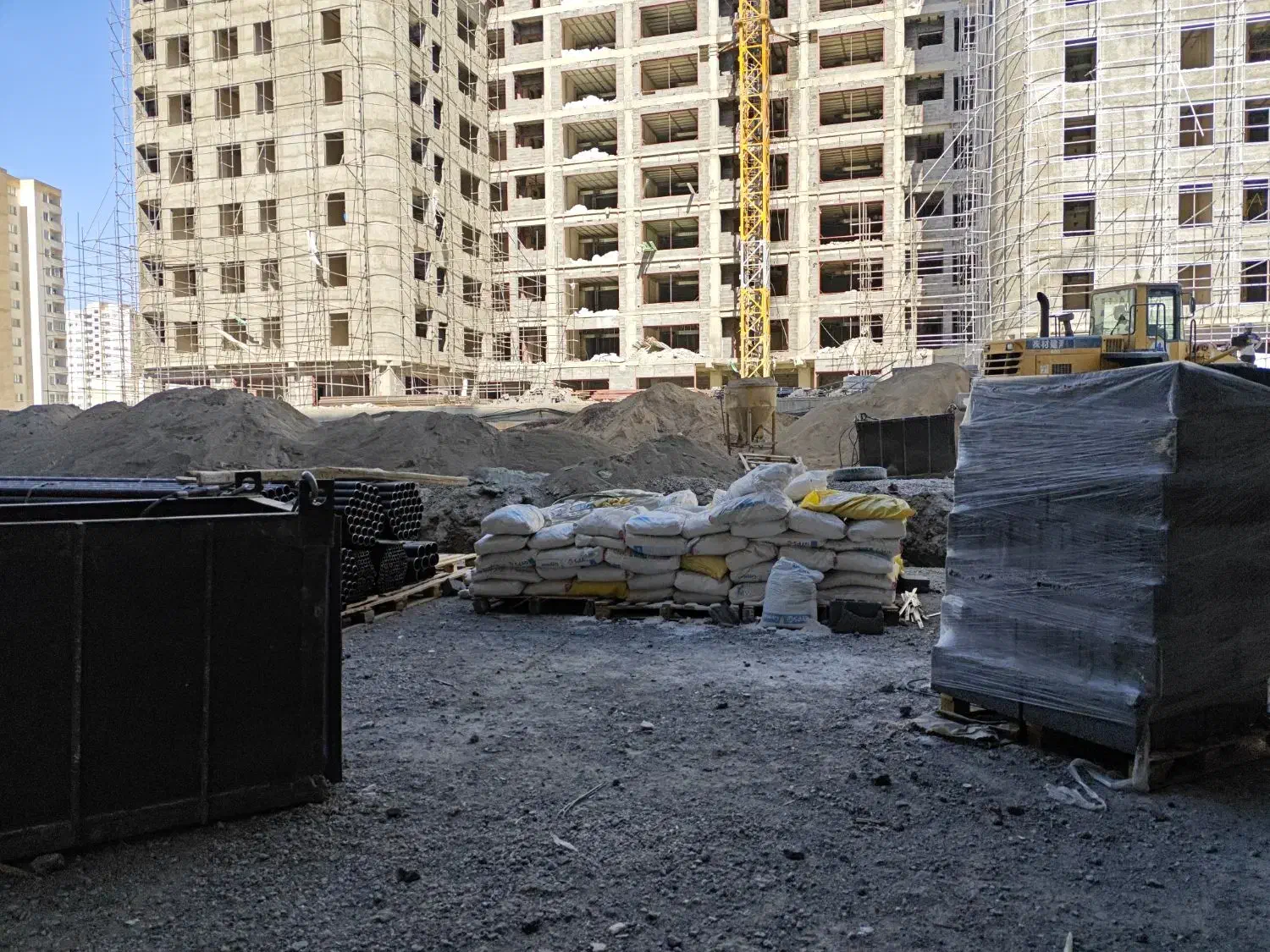 نیازمند سه نفر کارگر|استخدام معماری، عمران و ساختمانی|پردیس, فاز ۵|دیوار