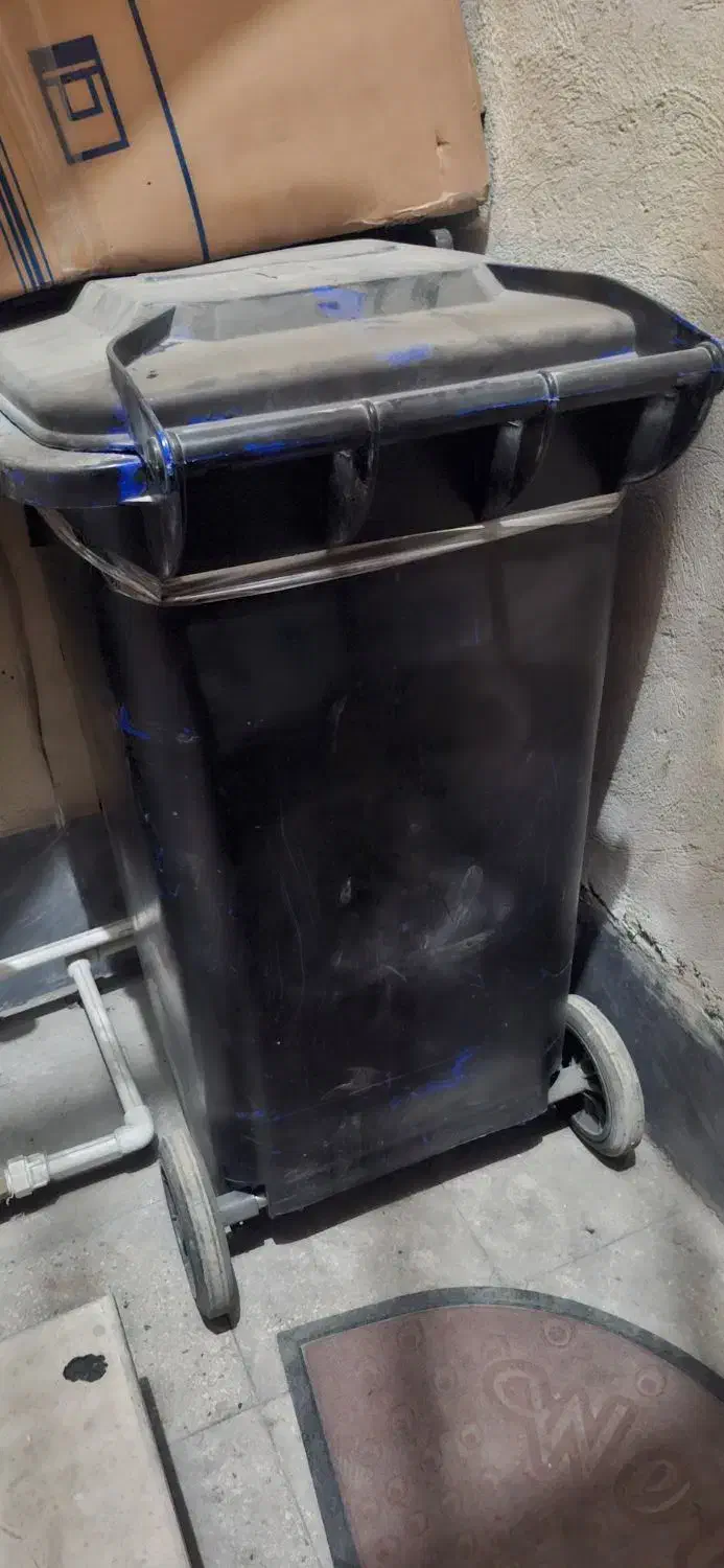 سطل آشغال بزرگ کاملا سالم زیاد استفاده نشده|لوازم نظافت|تهران, جیحون|دیوار