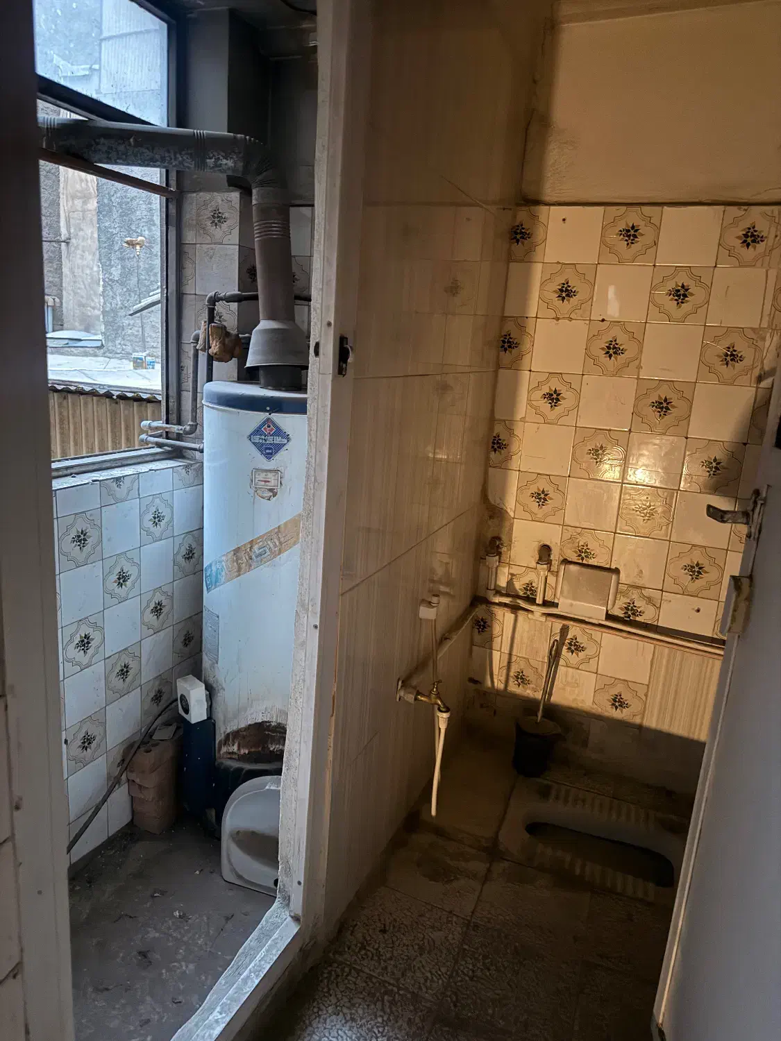 ساختمان ۳ طبقه مستقل دربست