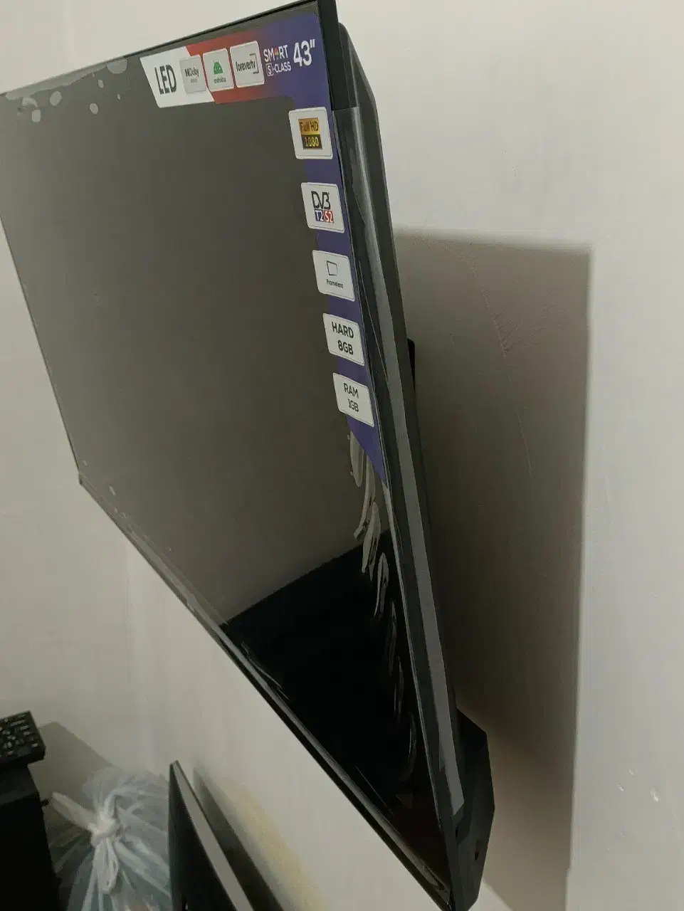 تلویزیون یونیوا43اینچ ماهواره سر خود|تلویزیون و پروژکتور|الیگودرز, |دیوار