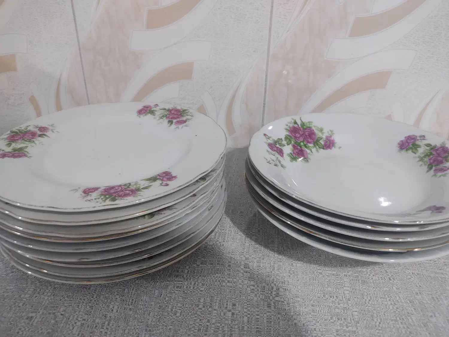 تعدادی ظرف|ظروف سرو و پذیرایی|ملایر, |دیوار