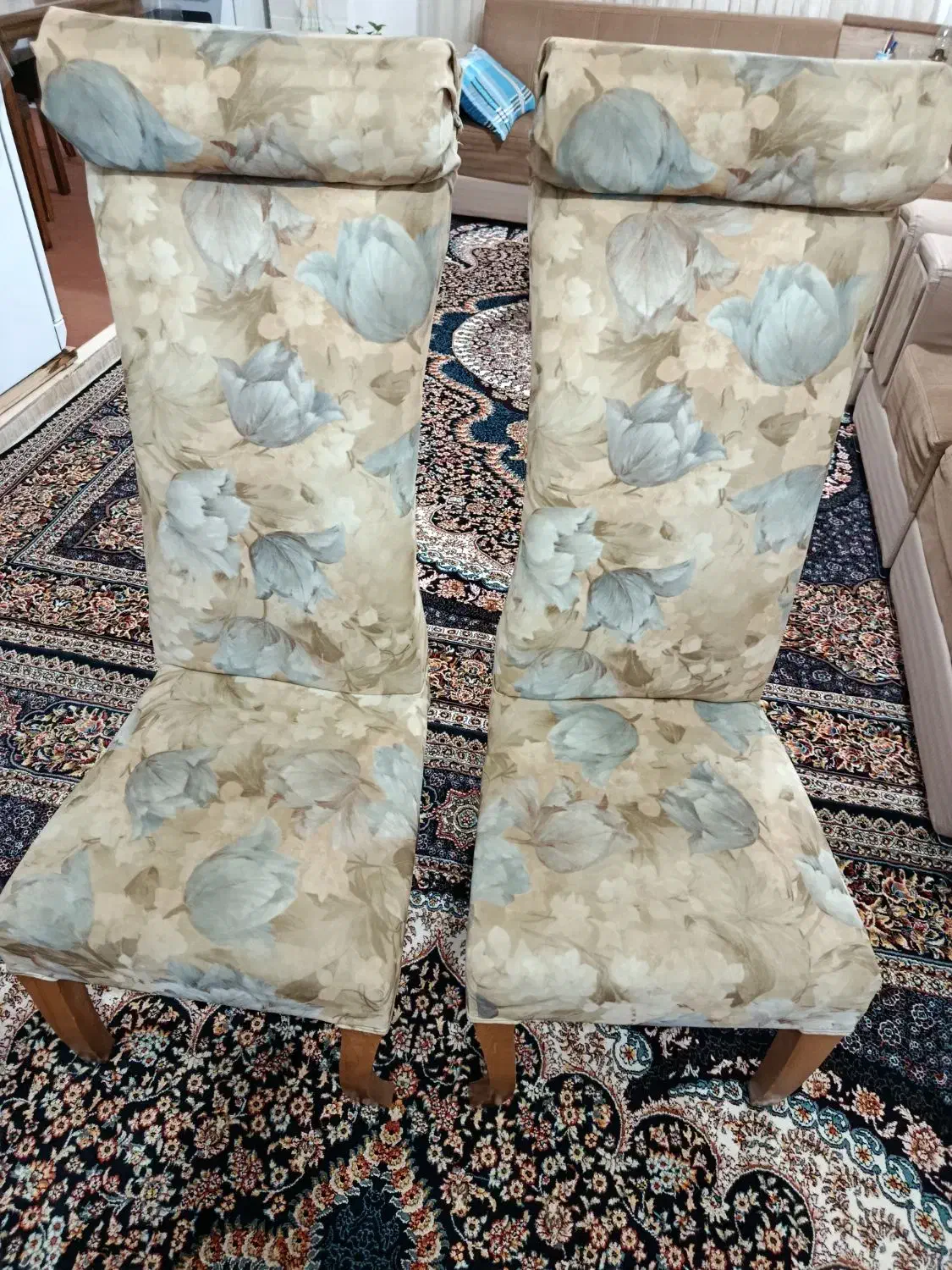 دو عدد صندلی|صندلی و نیمکت|وحیدیه, |دیوار