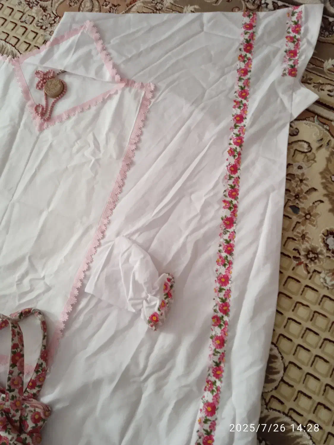 چادر نماز|لباس|قم, ولیعصر|دیوار