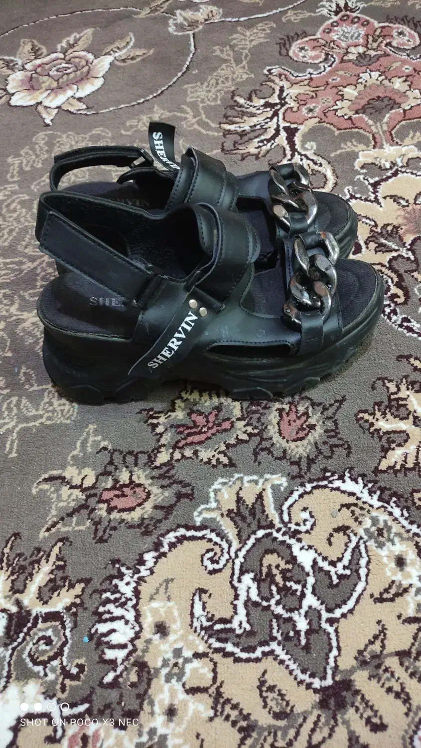 کفش درحدنو|کیف، کفش، کمربند|کاشان, راوند|دیوار