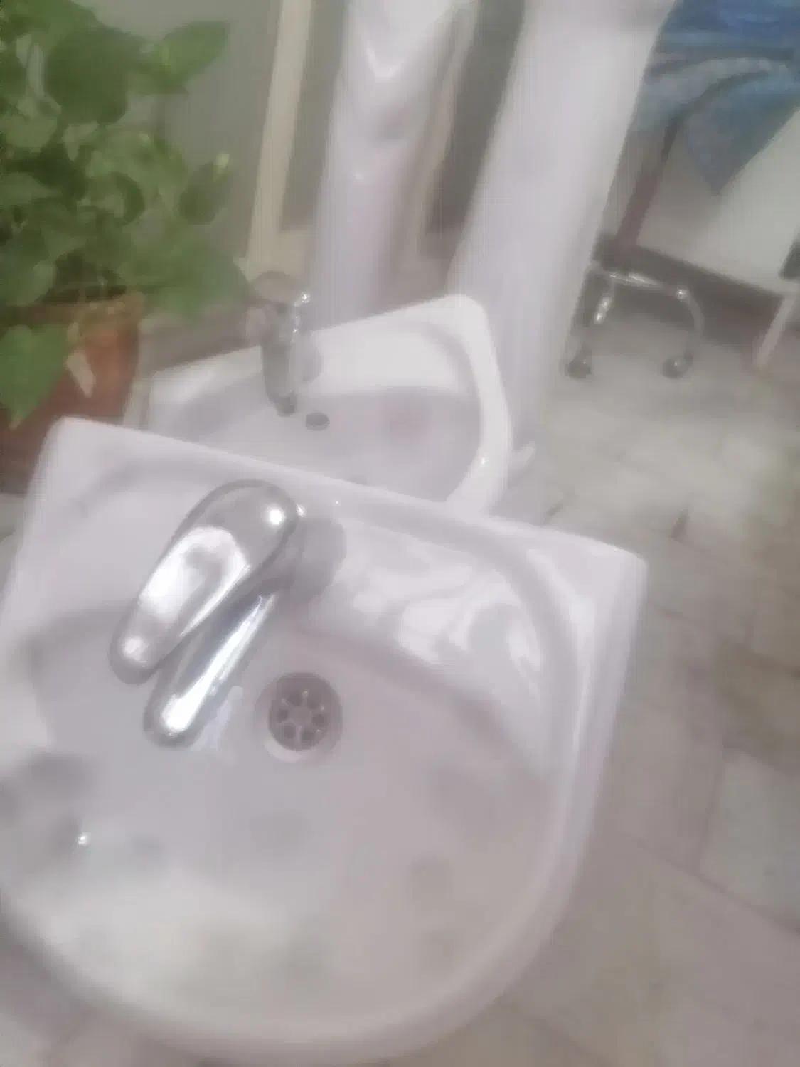 روشویی سالم و آماده نصب باشیر اهرمی|لوازم سرویس بهداشتی|یزد, |دیوار