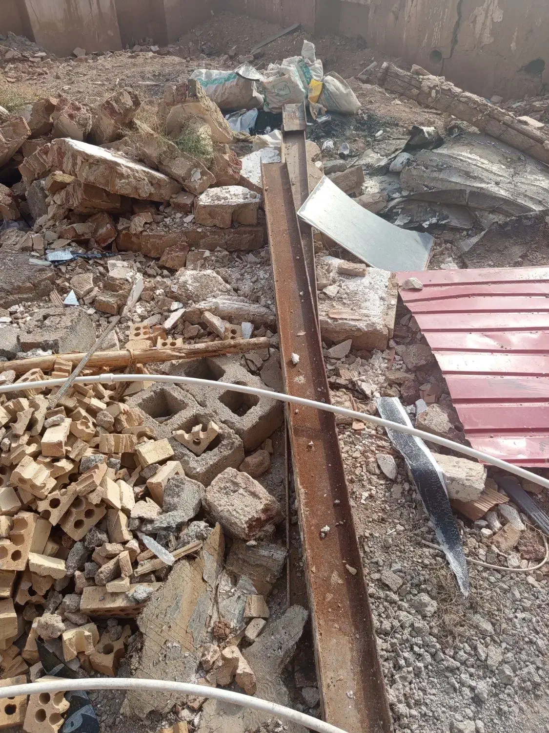 تعدادی اهن صفر و کار کرده|مصالح و تجهیزات ساختمان|شوط, |دیوار