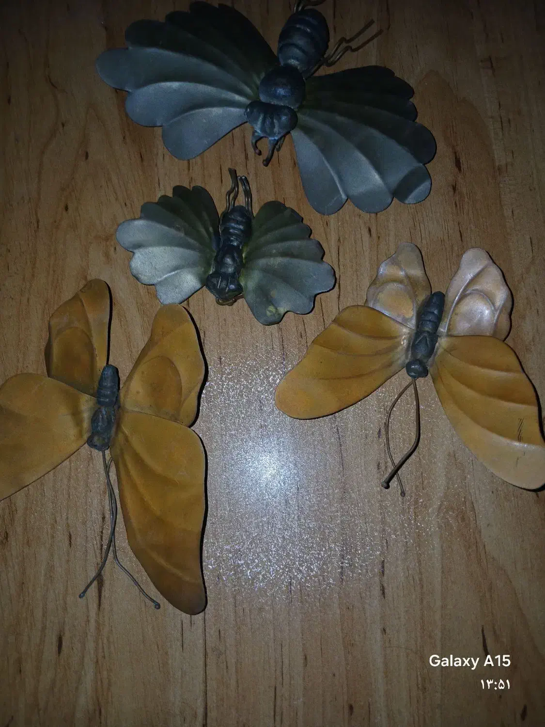 پروانه و زنبور های تزئینی مسی و قدیمی|کلکسیون اشیاء عتیقه|مینودشت, |دیوار