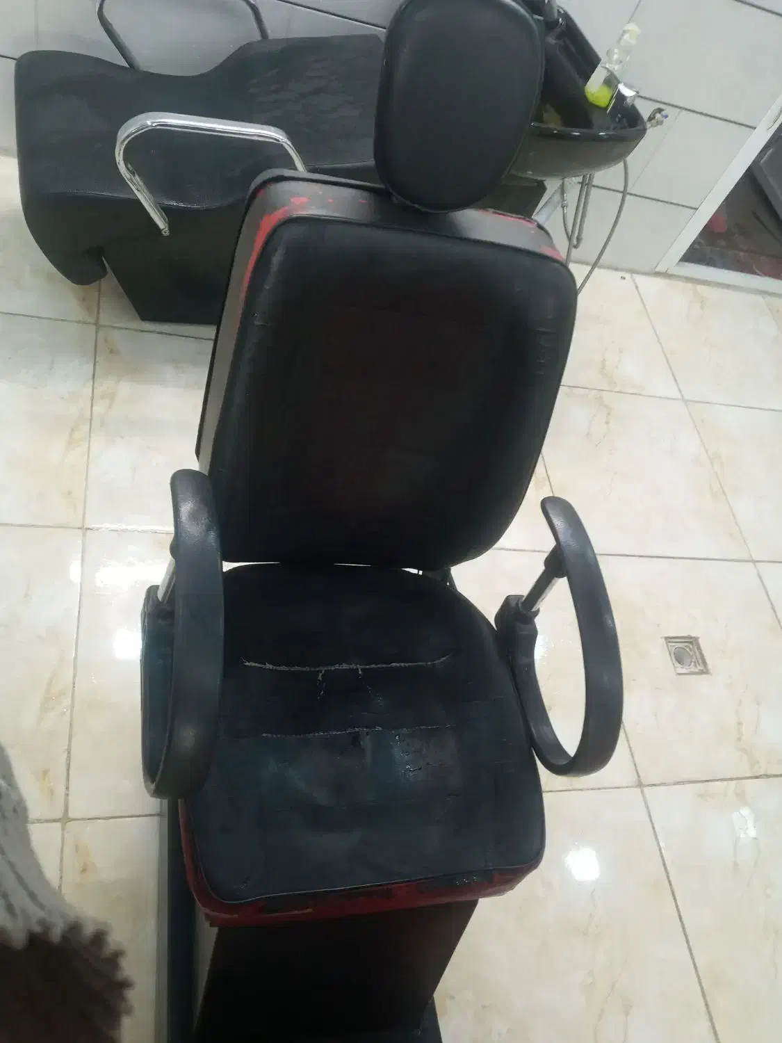 ویترین و صندلی و صندلی ماشینی کودک|آرایشگاه و سالن‌های زیبایی|خمینی‌شهر, |دیوار