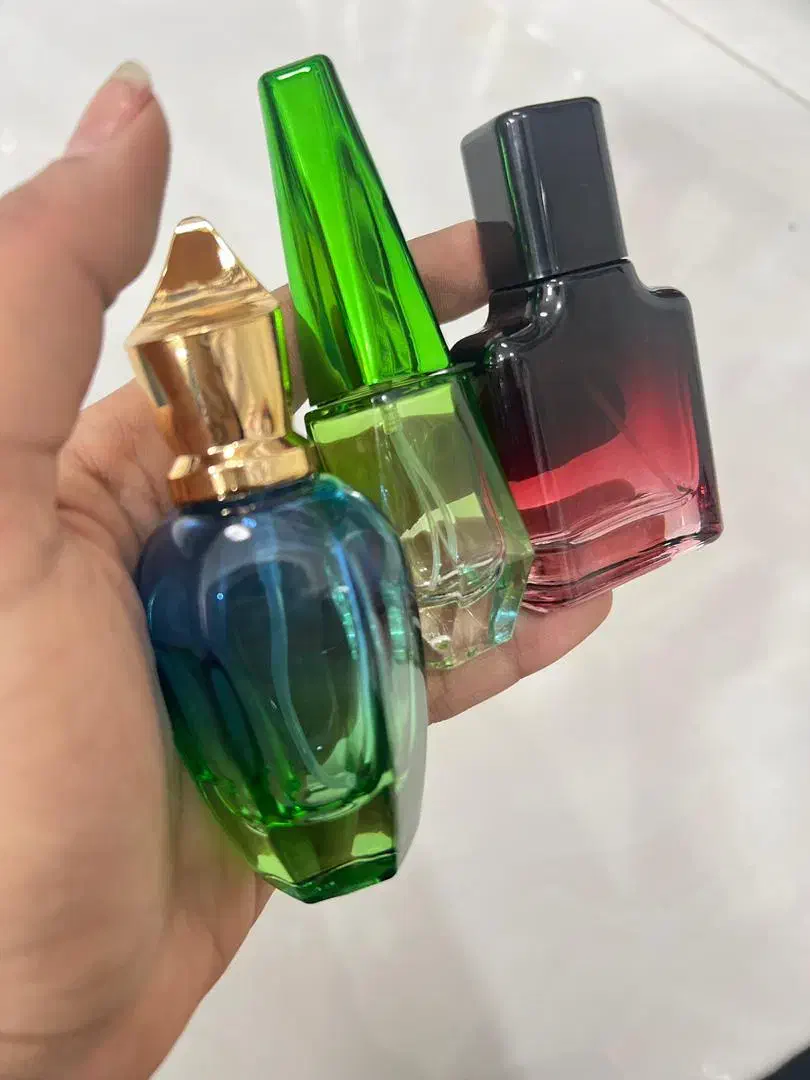 اسانس و عطر و عصاره ادکلن پنجاه میل و سی و پنج میل|عمده‌فروشی|شیراز, شهرک سعدی|دیوار