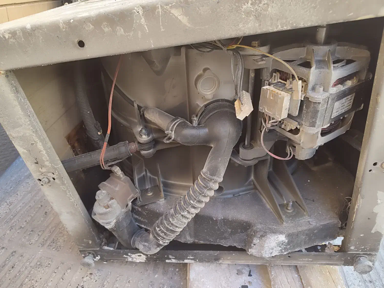 لباسشویی آبسال اتش گرفته|ماشین لباسشویی و خشک‌کن لباس|سبزوار, ولیعصر (نجار آباد)|دیوار