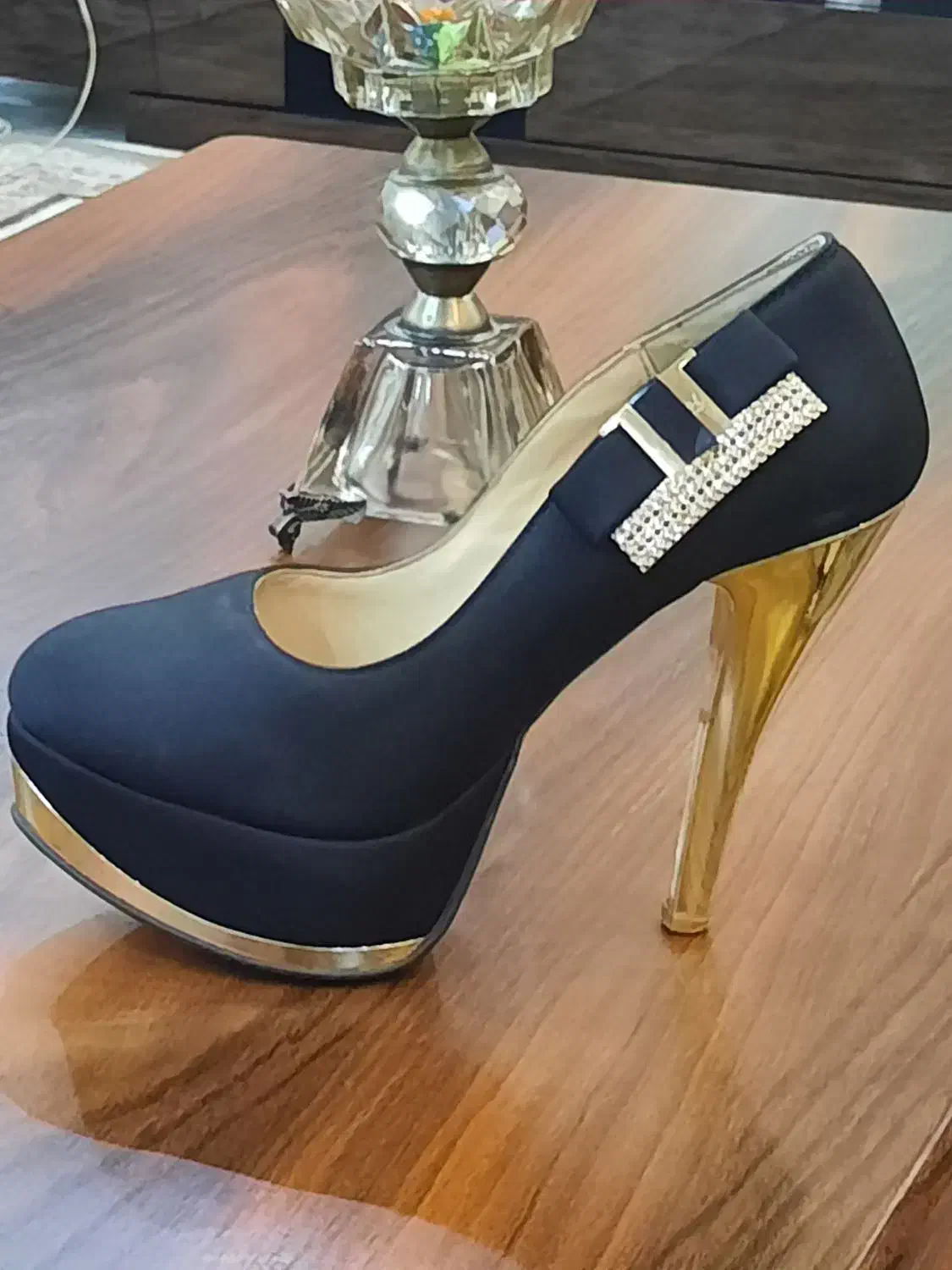 کفش مجلسی|کیف، کفش، کمربند|دورود, |دیوار