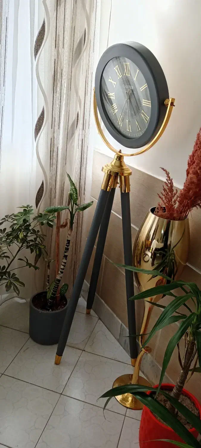 ساعت سه پایه تمیز|ساعت دیواری و تزئینی|اصفهان, بهارستان|دیوار