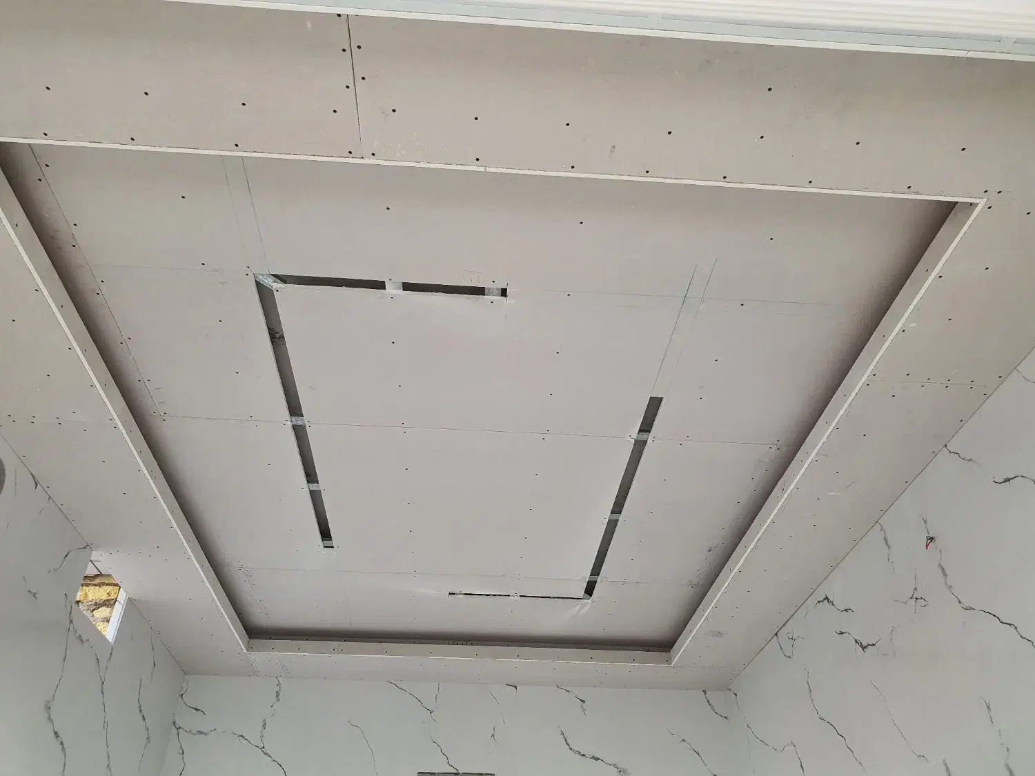 اجرای کناف کلیک۶۰×۶۰ pvc دیوار جداکننده انواع دکور|خدمات پیشه و مهارت|یزد, |دیوار