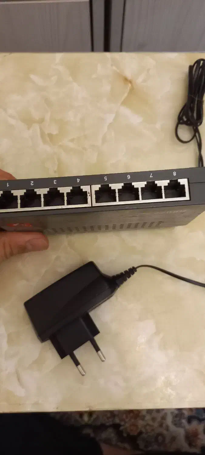 فروش سوییچ ۸ پورت سالم|مودم و تجهیزات شبکه|تهران, شهرک ولیعصر جنوبی|دیوار