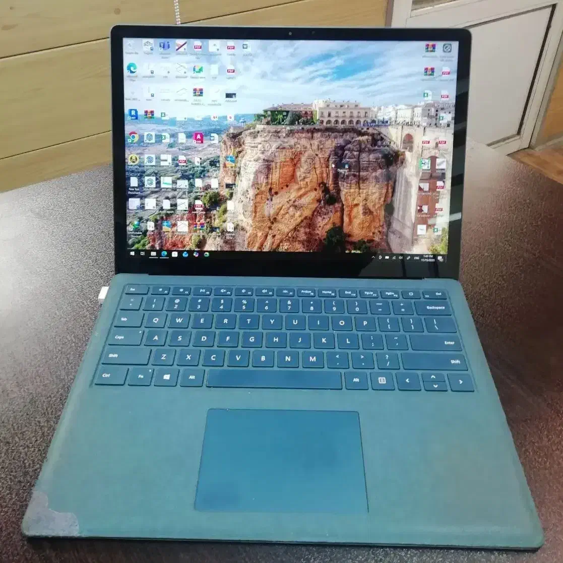 سرفیس لپتاپ 1 i5 رم 8 حافظه 256 صفحه تاچ 2k|رایانه همراه|تهران, ونک|دیوار