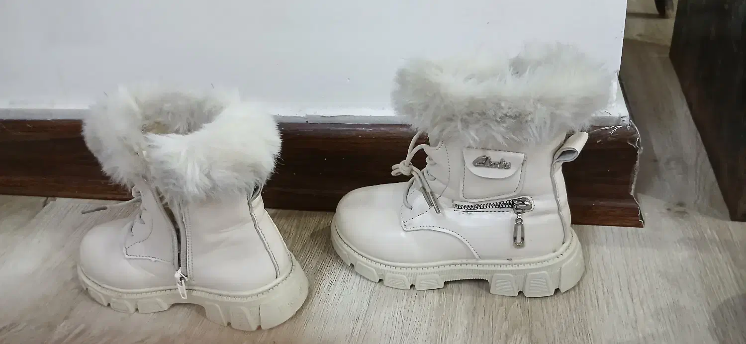 بوت بچگانه|کیف، کفش، کمربند|ری, منصوریه منگل|دیوار