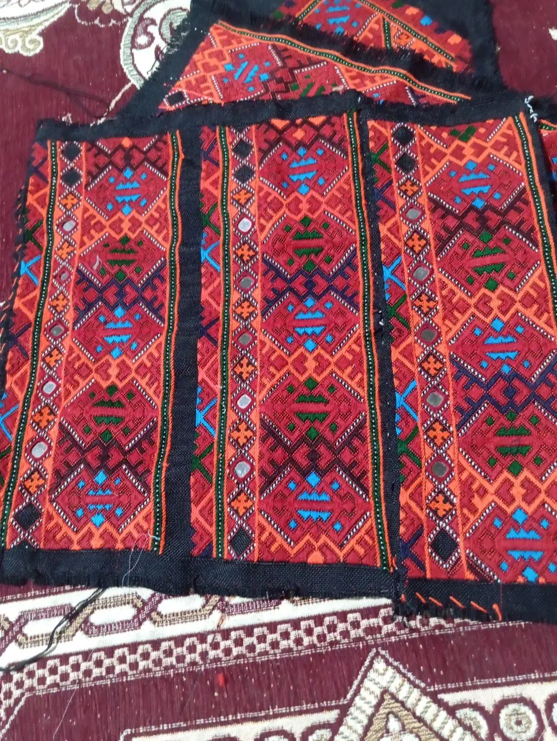 زیاستین فنوجی|لباس|خاش, |دیوار