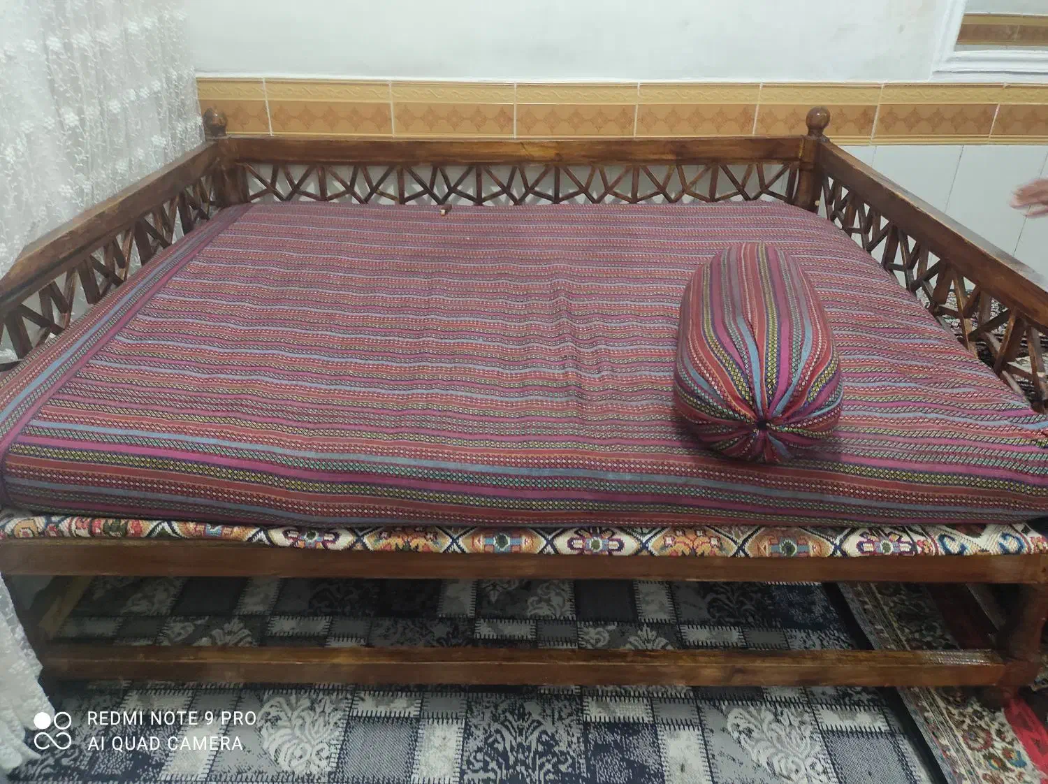 تخت سنتی بزرگ چوب راش دست ساز.  2در 1/5سایز|تخت و سرویس خواب|دورود, |دیوار