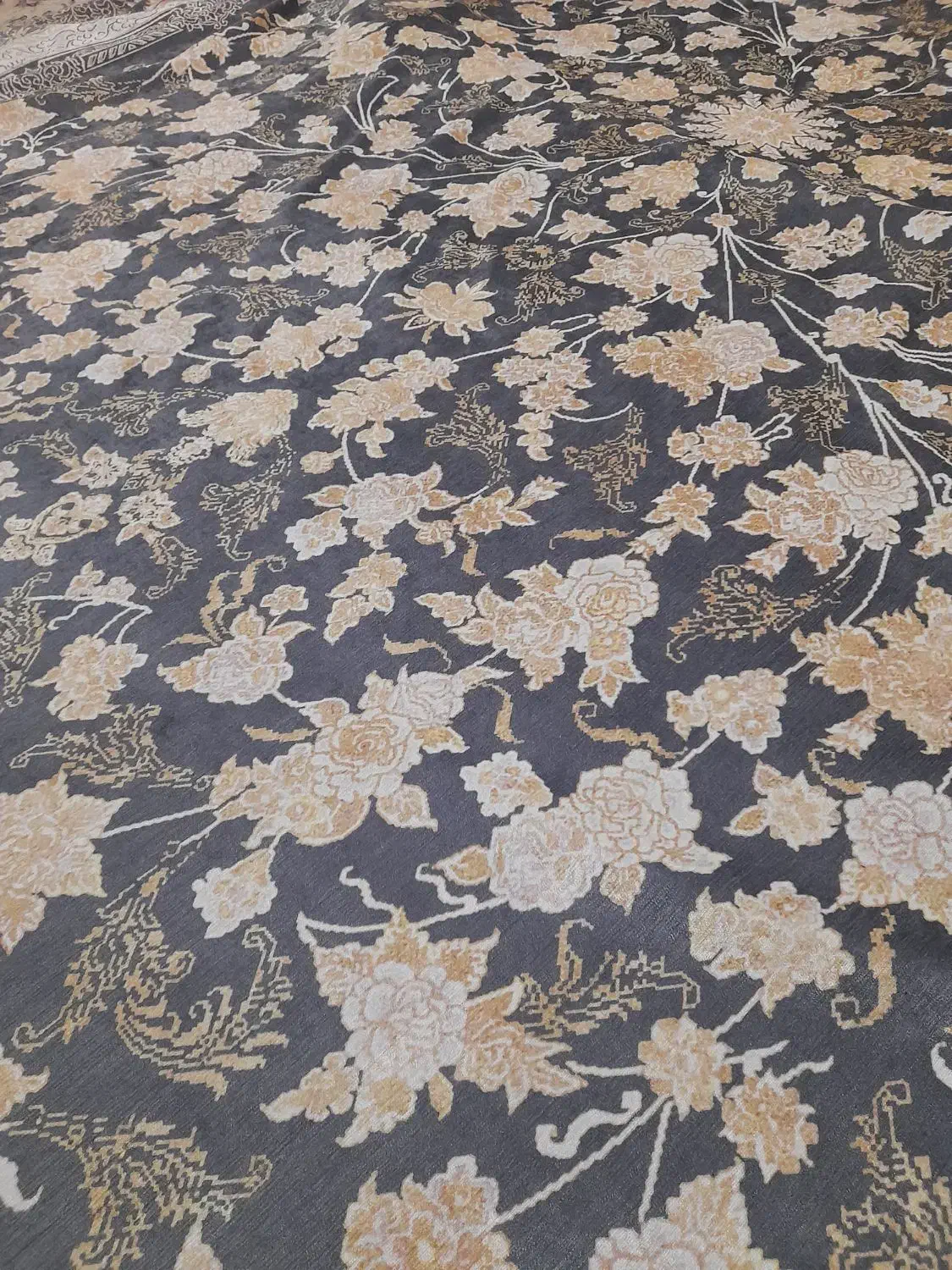 یک عددروفرشی کش دارمخمل|روفرشی|سنقر, |دیوار