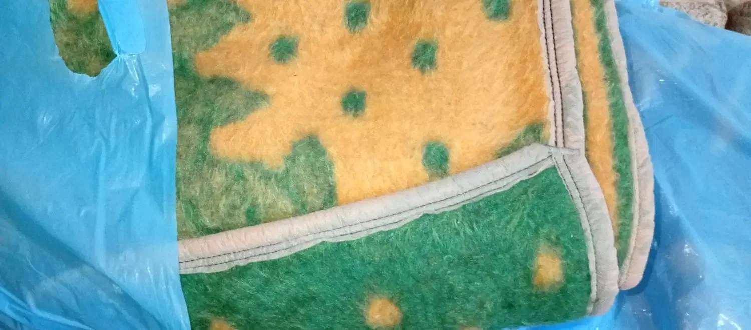 پتو مسافرتی وپشمی قدیمی|رختخواب، بالش، پتو|صحنه, |دیوار