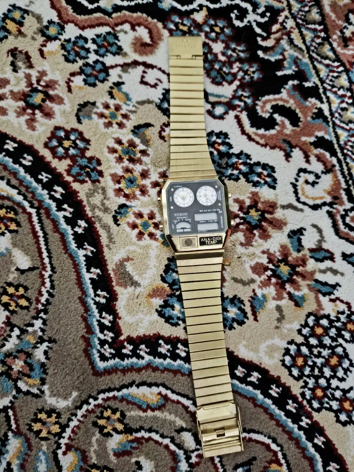 چند قلم وسایل شخصی|ساعت|نقده, |دیوار