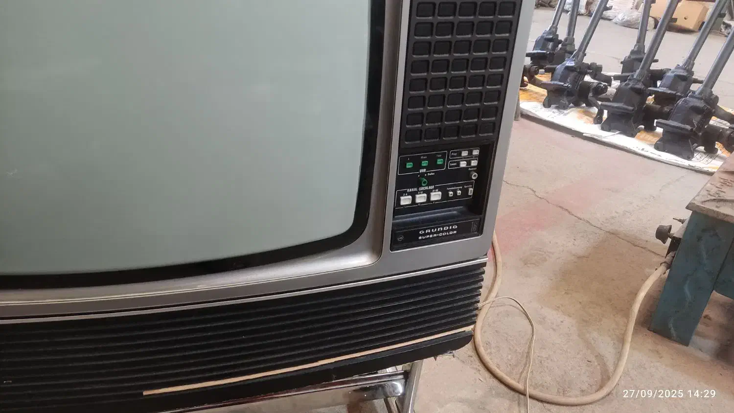 تلویزیون گرندیک آلمان|کلکسیون اشیاء عتیقه|تبریز, |دیوار