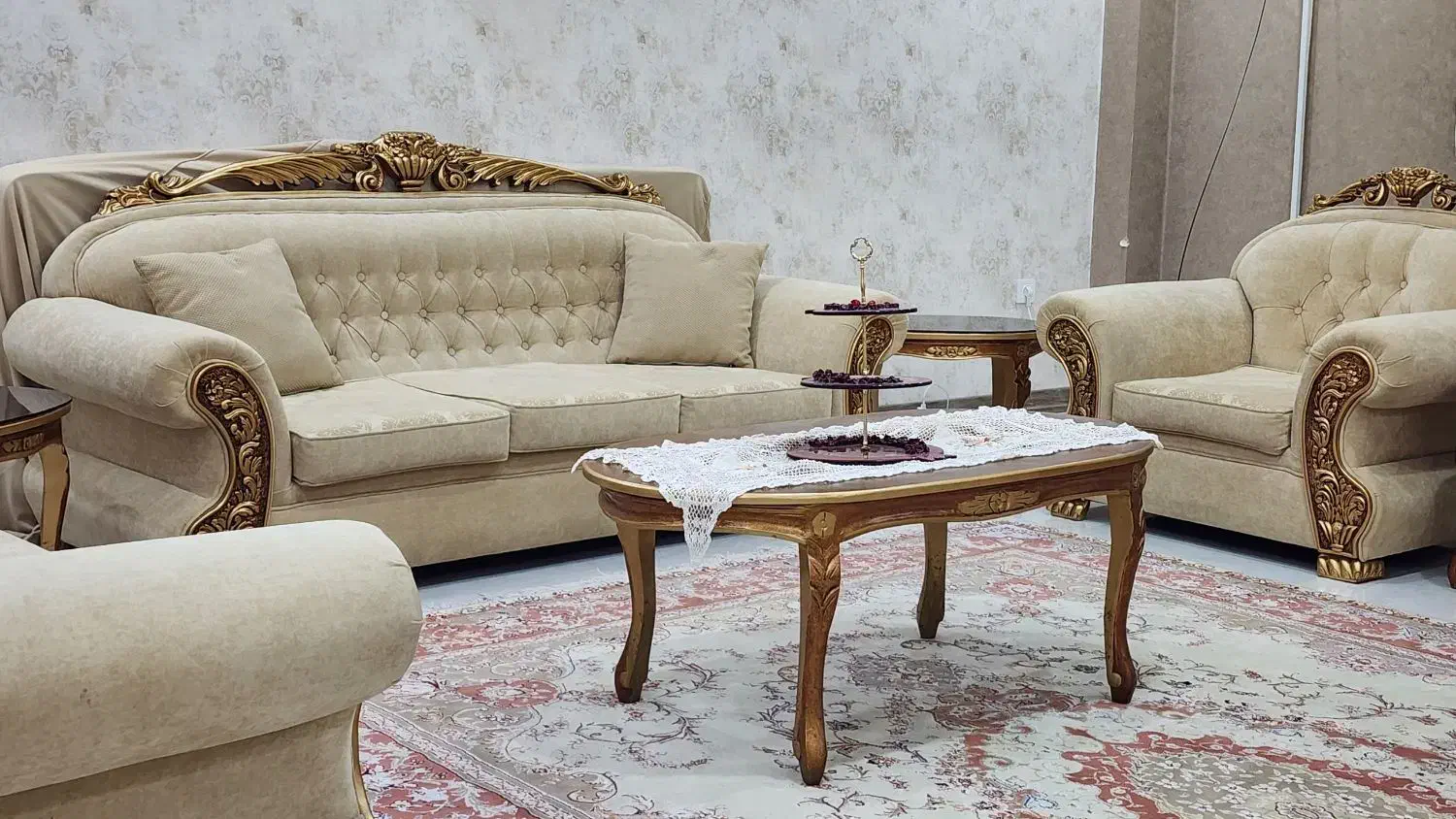 مبل سلطنتی کلاسیک ۷نفره|مبلمان خانگی و میز عسلی|اهواز, کیان اباد|دیوار