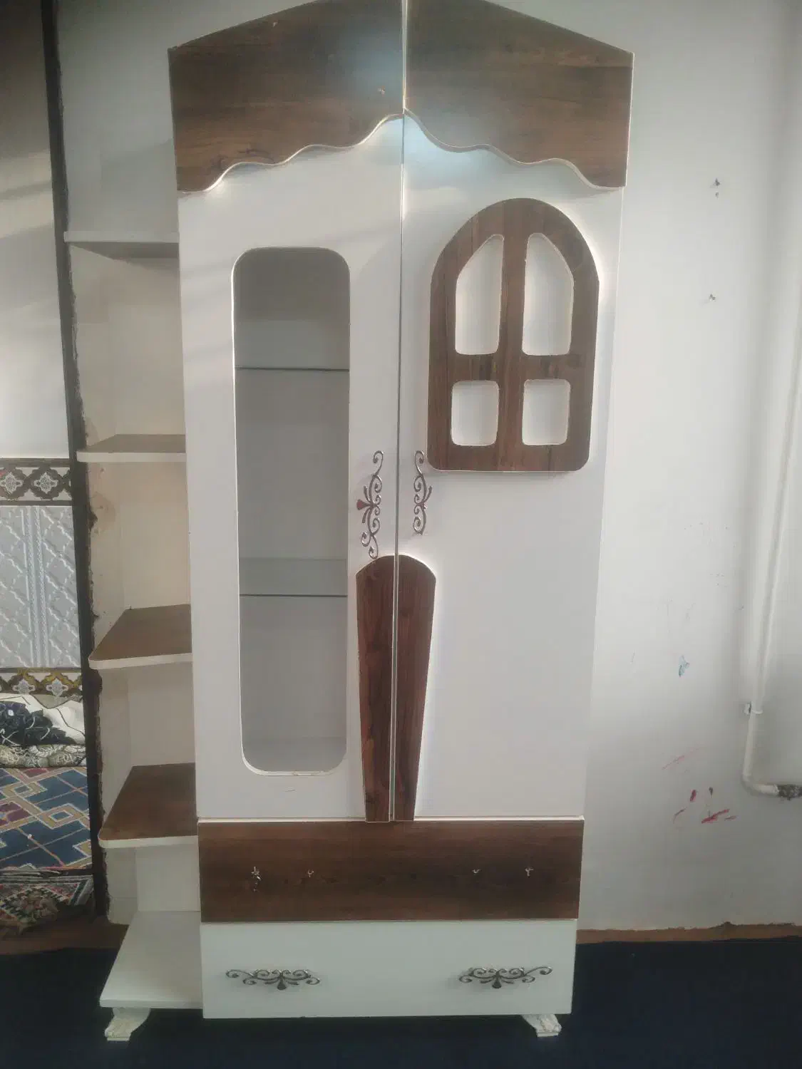 کمدلباس|جاکفشی، کمد، دراور|تربت جام, یحیی آباد|دیوار