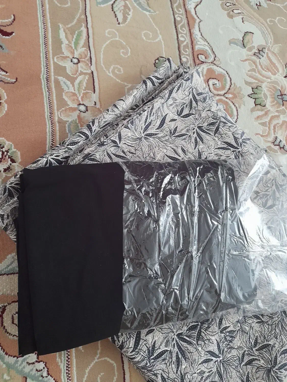 پارچه مشکی کرپ و پارچه چادری طرح دار نونو|لباس|شیراز, پودنک|دیوار