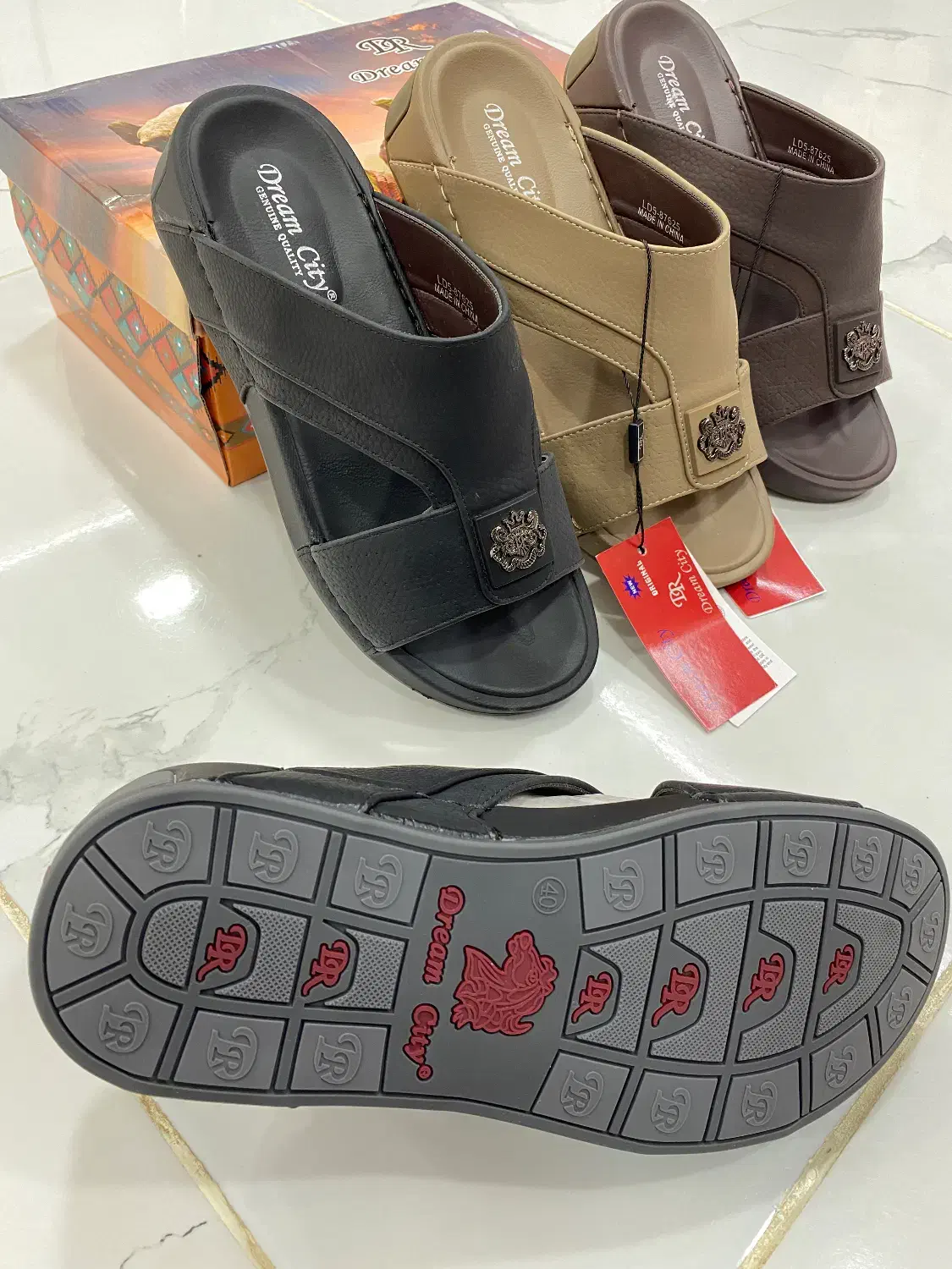 دمپایی|کیف، کفش، کمربند|بندرلنگه, |دیوار