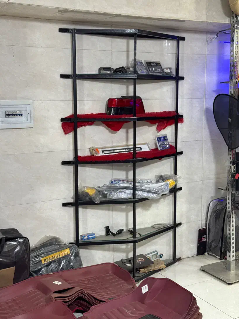 قفسه|کتابخانه، شلف، قفسه‌های دیواری|قدس, شهر‌قدس|دیوار