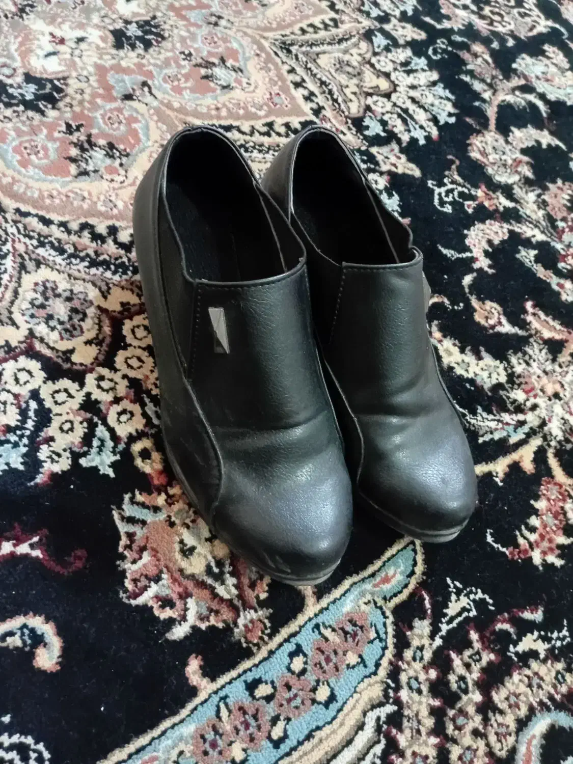 کفش|کیف، کفش، کمربند|زابل, |دیوار