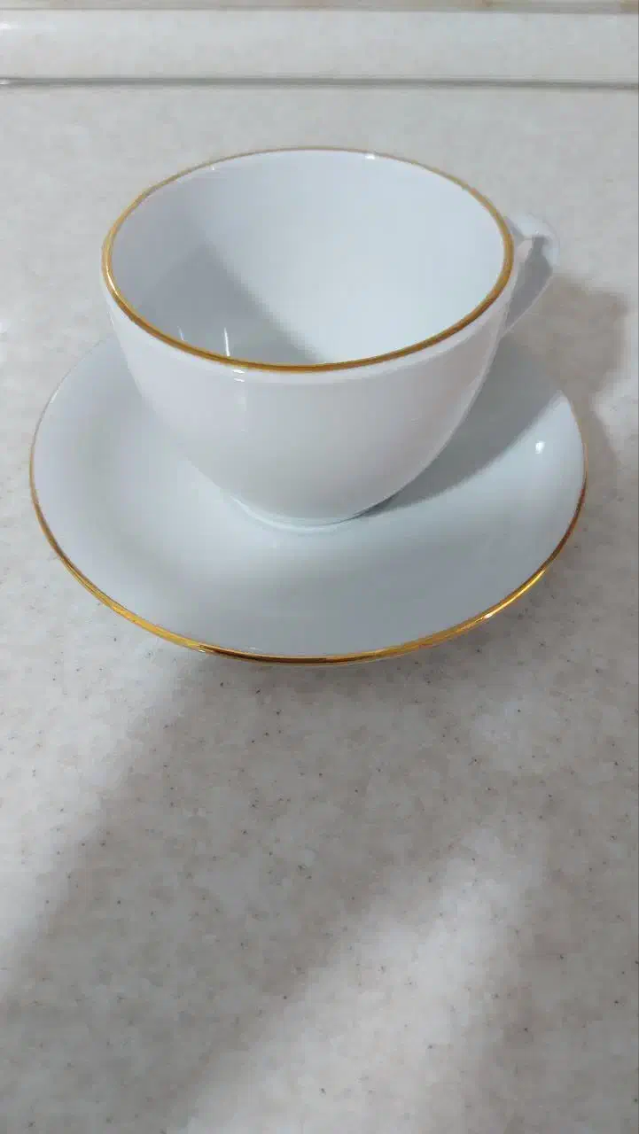 سه دست فنجون ونلبکی باهم|ظروف سرو و پذیرایی|قم, قلعه کامکار|دیوار