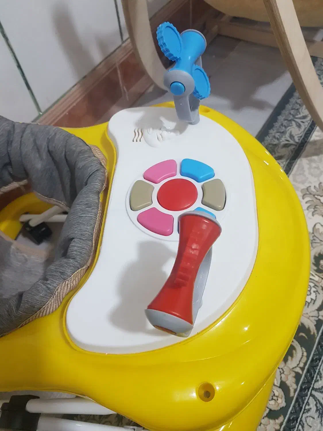 فروش گهواره روئروک و پشه بند در حد نو|تخت و صندلی بچه|فولادشهر, B8|دیوار