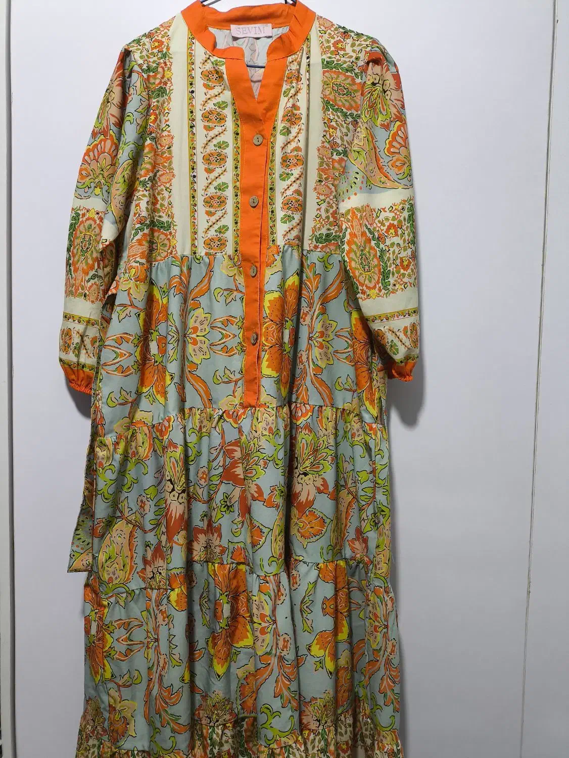 پیراهن|لباس|رشت, معلم|دیوار