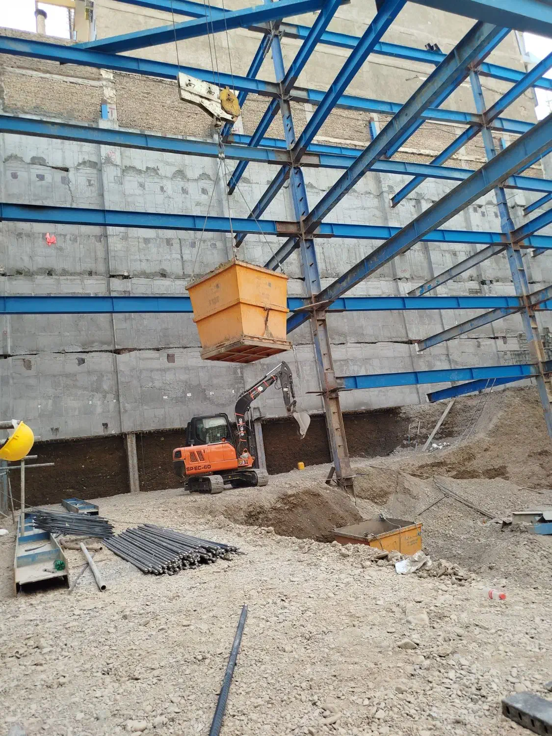 اجاره مینی بیل به همراه پیکور و باکت ۴۰|خدمات حمل و نقل|کرج, شهرک نهال و بذر|دیوار