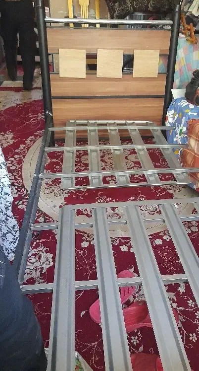 تخت فرفورژه و ام دی اف در حد نو|تخت و سرویس خواب|بردسیر, |دیوار