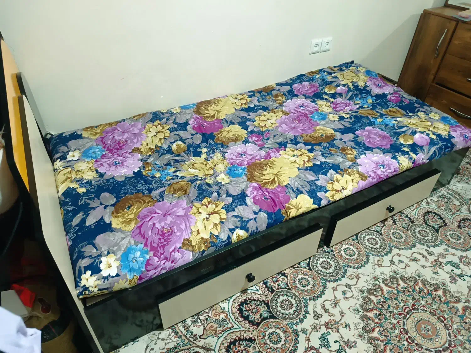 تخت نوجوان،میر و کمد آرایش،لباسشویی و آبسرد کن|تخت و سرویس خواب|شیراز, اصلاح‌نژاد|دیوار