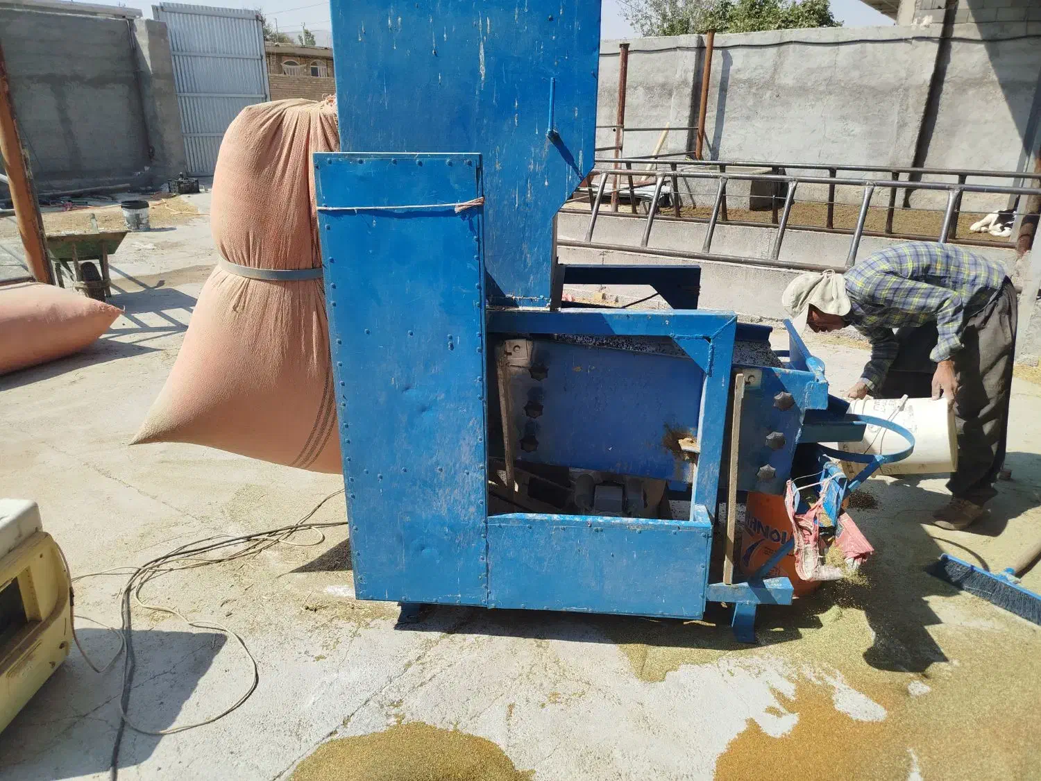 دستگاه بوجاری گندم جو ذرت لوبیا نخود عدس خاکشیر|ماشین‌آلات صنعتی|ارسنجان, |دیوار