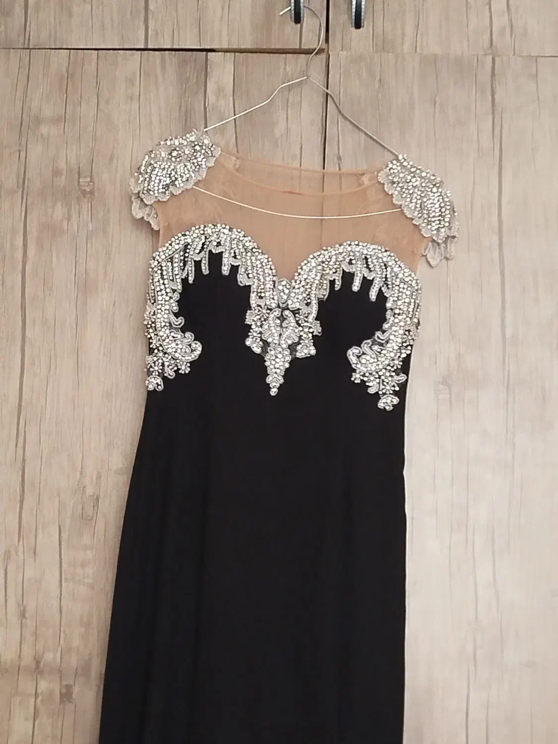 پیراهن مجلسی|لباس|تربتحیدریه, کلاته توکلی|دیوار