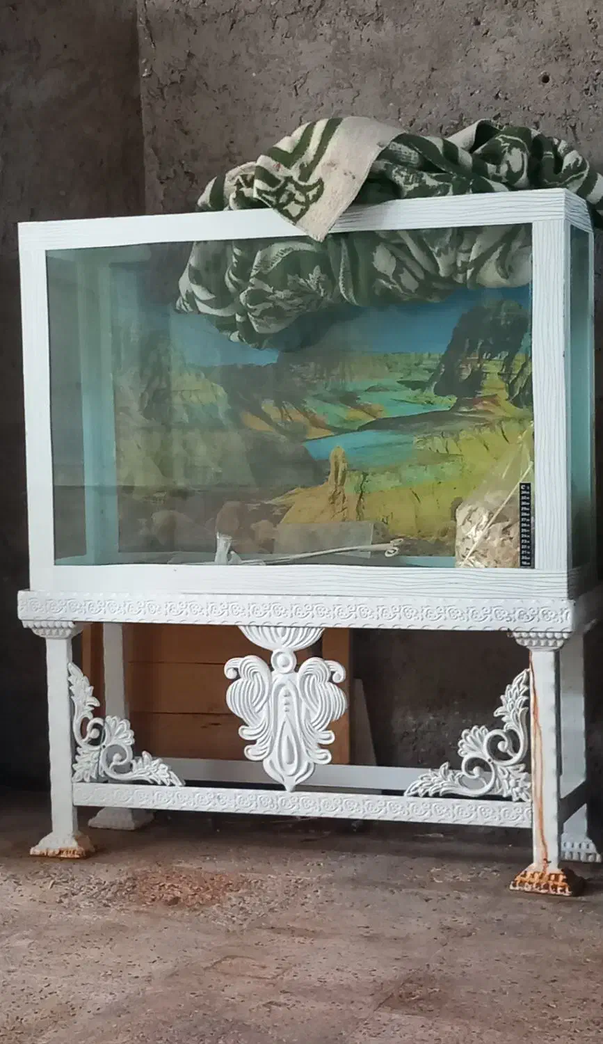 آکواریوم با قفسه|ماهی|ایلخچی, |دیوار