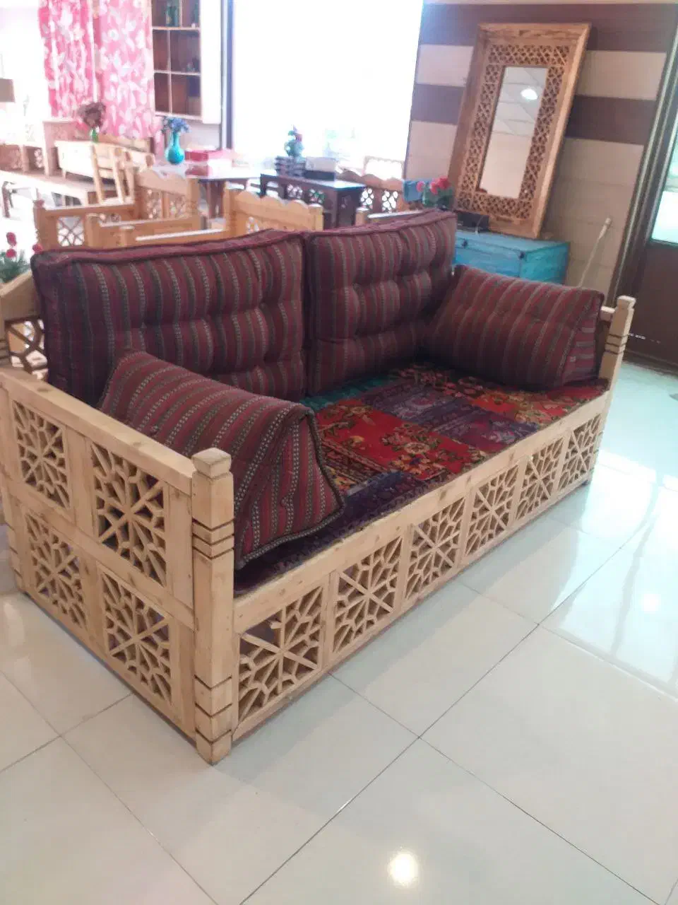 تشک و کوسن ، شاه نشین تخت سنتی|مبلمان خانگی و میز عسلی|تهران, جی|دیوار