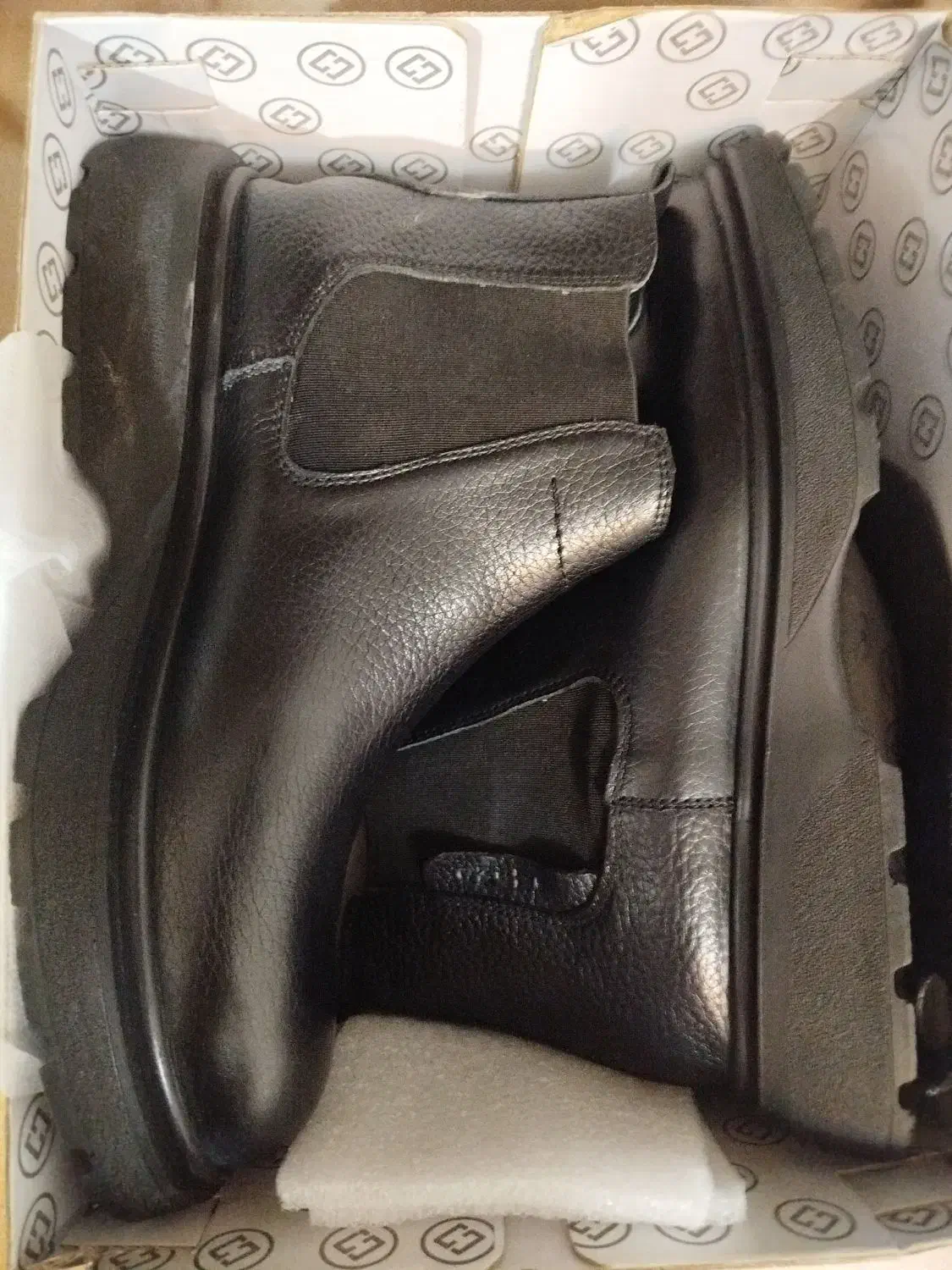 نیم بوت|کیف، کفش، کمربند|مبارکه, |دیوار