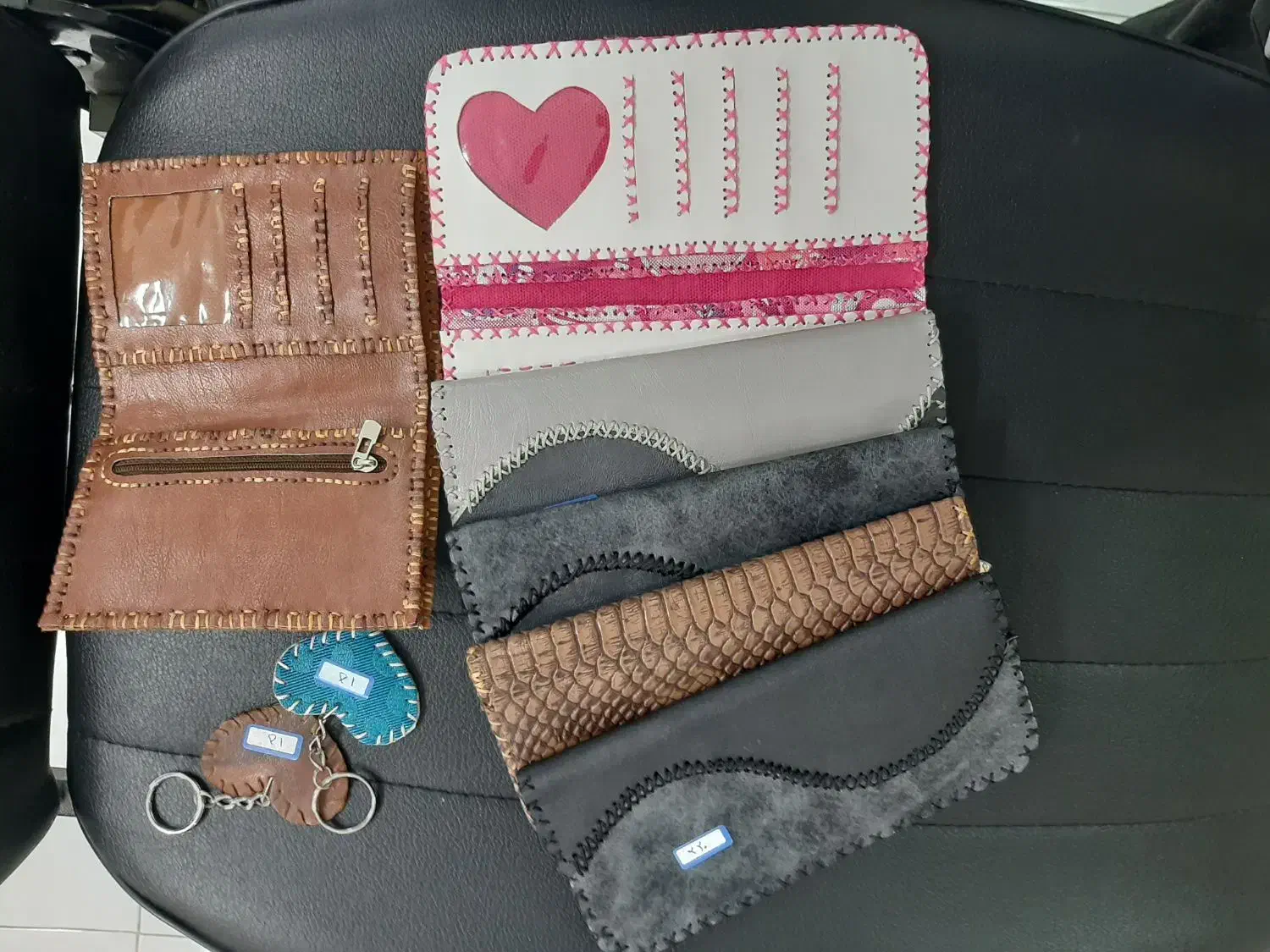 چرم دست دوز|کیف، کفش، کمربند|اصفهان, نقش جهان|دیوار